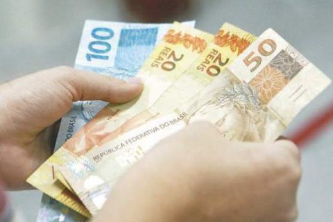 Proposta orçamentária revisada prevê salário mínimo de R$ 1.031 em janeiro