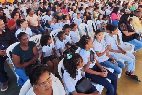 Diretor do Sicomércio participa de entrega de livro em Paraíba do Sul